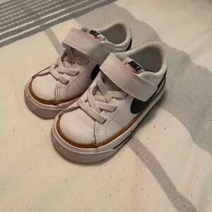 Nike Toddler White and Tan Sneakers